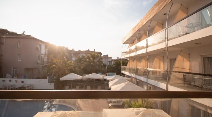 Mos Otel Çeşme