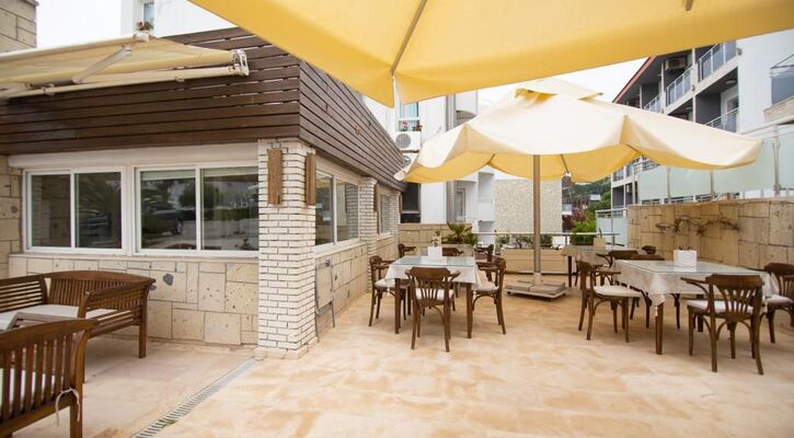 Mos Otel Çeşme