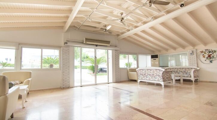 Mos Otel Çeşme