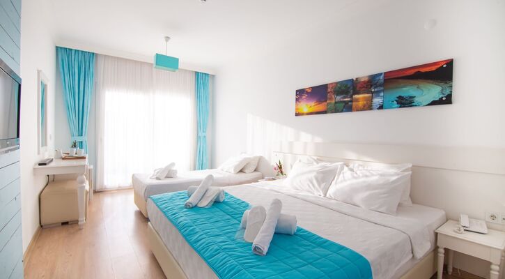 Mos Otel Çeşme